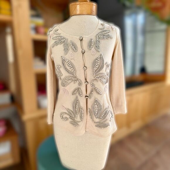 Anthropologie light weight cardigan with beautiful detailing.XS - Picture 2 of 11